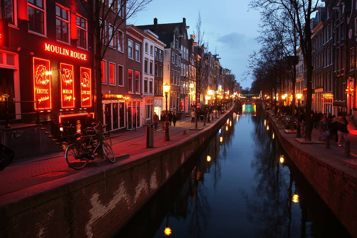 Работнички в секс-индустрията: Не пипайте червените фенери в Амстердам