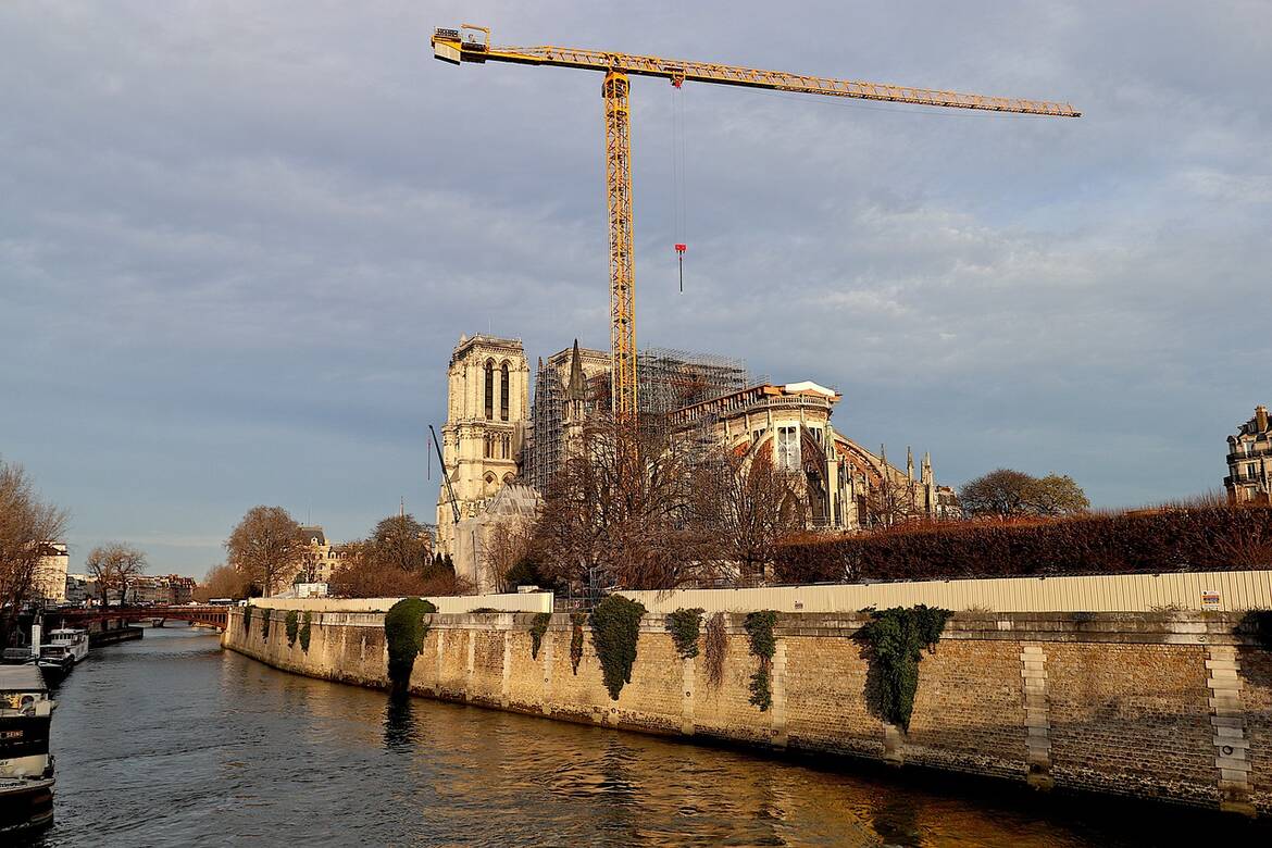 Катедралата "Нотр Дам" в Париж ще отвори отново врати през 2024 г.