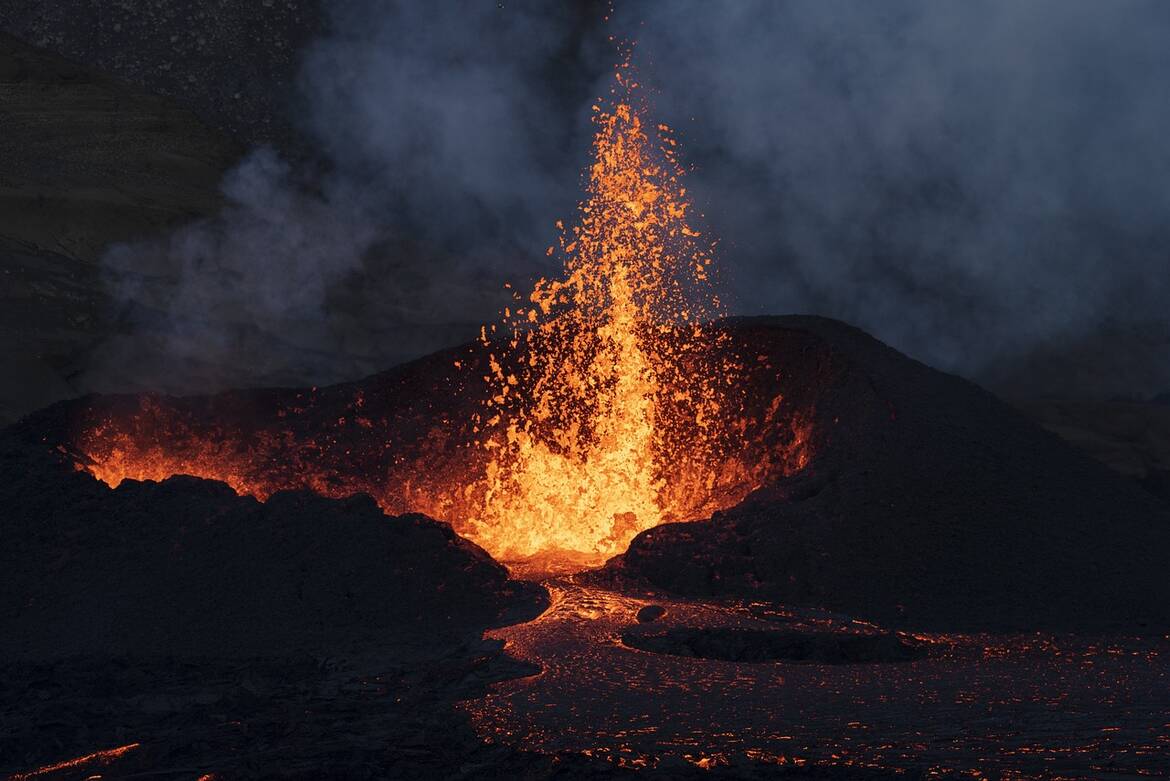 В Русия изригна вулканът Шивелуч