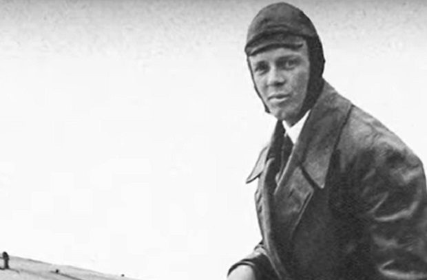 На 21 май 1927 година Чарлз Линдбърг извършва първия в света полет без прекъсване над Атлантическия океан