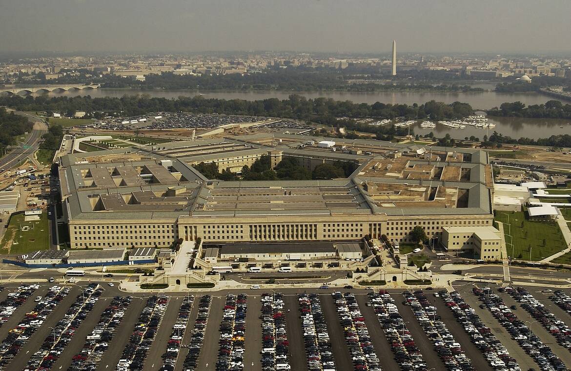 Гвардеецът на САЩ, изнесъл секретни военни документи, е притежавал арсенал от оръжия