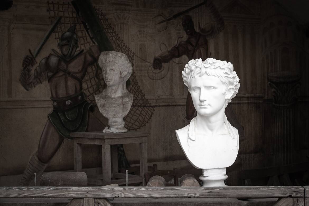 Клаудия Кастелучи съгради древния Рим от „Топлоцентрала“