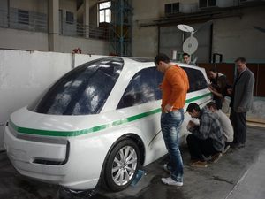 Наш професор и студентите му майсторят коли от бъдещето