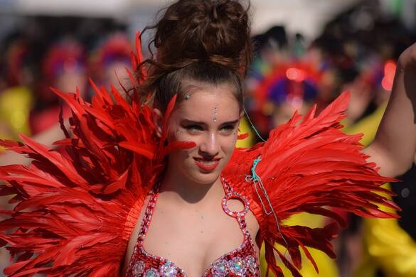Лондон лудее в карнавал със самба и реге