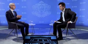 На живо! Премиерът: Руски кораби се настаниха във водите в нашата икономическа зона