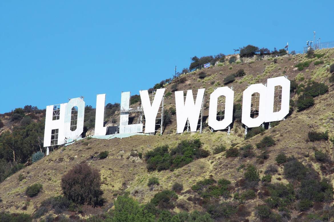 Знакът Холивуд става на 100 години