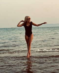 ИИ Чочко: Сексапилна вихрушка Мария Игнатова обърна всички плажни...