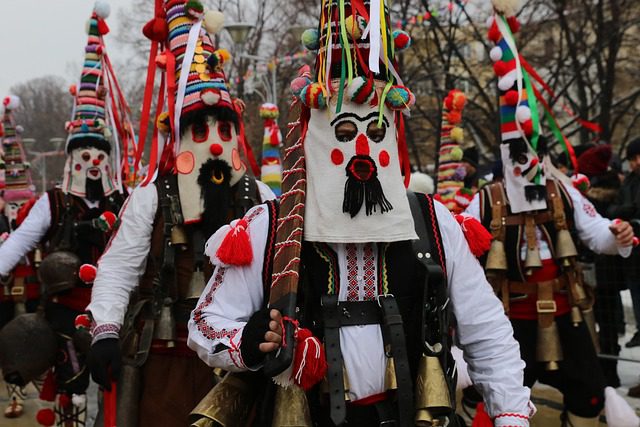 Бюрокрация! Кукери и бабугери подават заявки за Международния маскараден фестивал