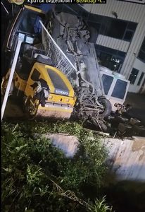 Жестока катастрофа на Околовръстното в София! Кола удари багер с 200 км/ч